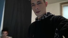 baise en backroom en club cruising avec gros bulge