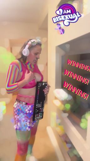 Arguing with Strangers MVLL Crimes featuring Suzy Wylde dancing