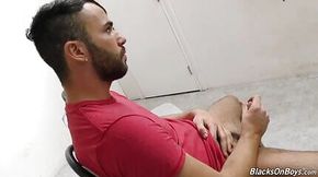 Black cock sucked off at the glory hole