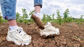 Dirty Socks & Muddy Buffalos – Schlammspiel auf dem Acker