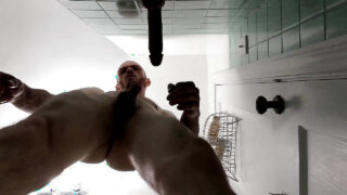 Vidéo maison solo de fille amateur d'ours matures salopes gays se faisant baiser analement, énorme bite avec un gode