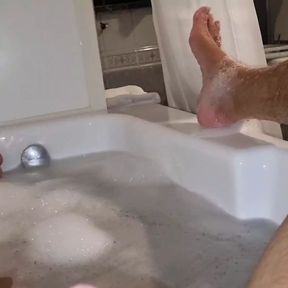 BATHTUB SAW   ENGLISH - WATCH HOW I SAWMY BIG COCK