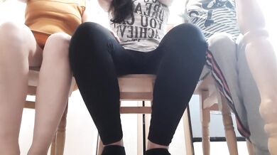 Мои коллеги меня начали трогать под столом и я им ответила взаимностью - lesbian_illusion