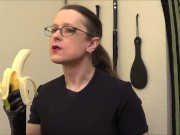 Athletic Babe Deepthroats Banana