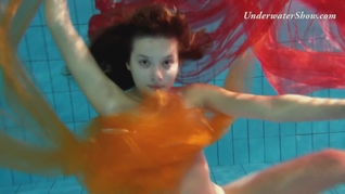 Edwige slutty underwater