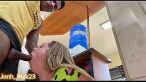 Sem recursos &mdash;  troquei meu piro??o por um dia de trabalho com a mo&#x00E7;a mais gostosa