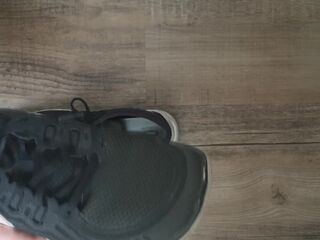 I cum in my girlfriends gym sneaker