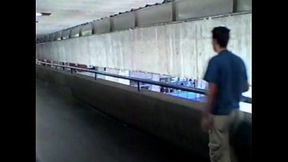 &quot_Romeu &eacute_ um Peixe no Aqu&aacute_rio&quot_ &eacute_ um curta experimental sem or&ccedil_amento sobre sexo e/ou amor. Estrelado por Ade Zanardini, com Diogo Andrade, Divonzir Rodrigues e Eskilo. Por Cristiano Balzan e Gustavo Bitencourt.