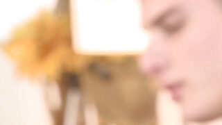 Những gái mại dâm đồng tính tuổi teen bị hiếp dâm qua đường hậu môn