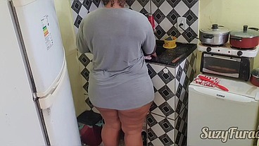 Comendo ebony bbw na cozinha