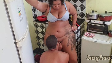 Comendo ebony bbw na cozinha