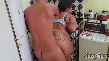 Comendo ebony bbw na cozinha