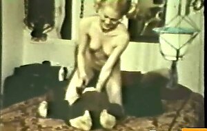 Lesbian Peepshow Loops 533 1970s - Scene 2