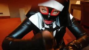 mj en latex se fait prendre en nonne