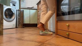 MRS MAGGIE COOKING IN ALLSTAR SNEAKERS AND BAREFOOT - MP4 HD