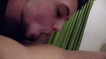 Militar me pone a mamar verga un rato