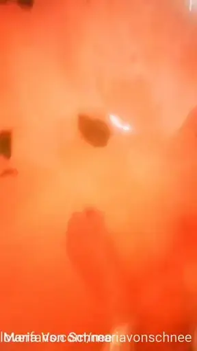 Me doy un baño relajante y no puedo evitar masturbarme en el agua. Masturbacion 5min