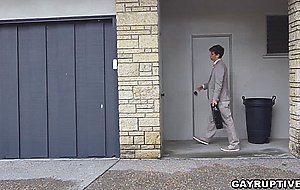 Michael Del Ray slides his massive cock deep inside