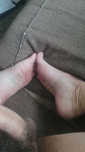 Cumming on My Pretty Feet