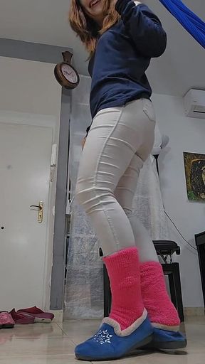 Slippers Modeling and Masturbating, Spanish Slippers