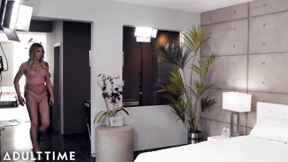 ADULT TIME Beautiful Couple Casey Kisses &amp; Kylie Le Beau Express Passion