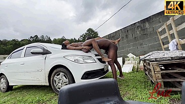 o safado do jefao ao se aguentou e ja tirou o pau enorme dele se gozando todo.