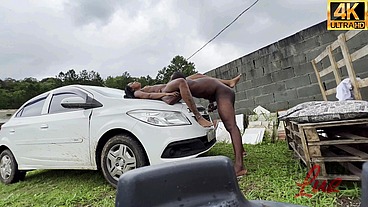 o safado do jefao ao se aguentou e ja tirou o pau enorme dele se gozando todo.