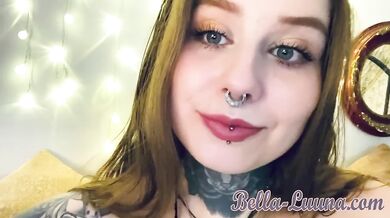 Her first-time masturbation with honey rider and pierced nipples