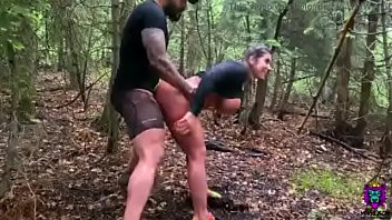 latina yeili sexo en el bosque