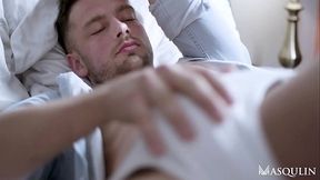 KIT COHEN &ldquo_ARRIVES&rdquo_ IN DAMON HEARTS&rsquo_ ASS