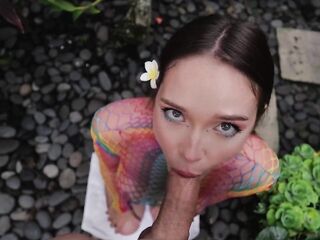 Glamorous and gentle oral-job