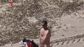 Beach Voyeur. Teen couple fucking right in front of passers-by