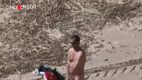 Beach Voyeur. Teen couple fucking right in front of passers-by