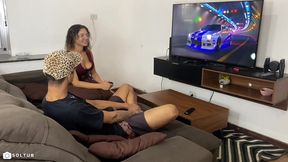 amiga da minha irma venho jogar videogame e as coisas sairam de controle