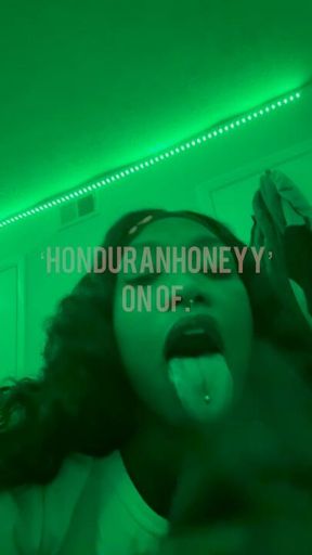 Sensually sucking & kissing on a fat dick 🤭