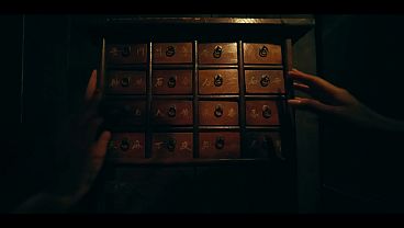 Lesbian babes play in the caged lesbian paradise