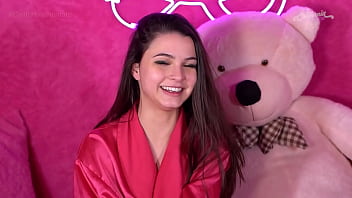 NOVINHA NATASHA SE MASTURBANDO