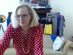 Blonde solo jerking off