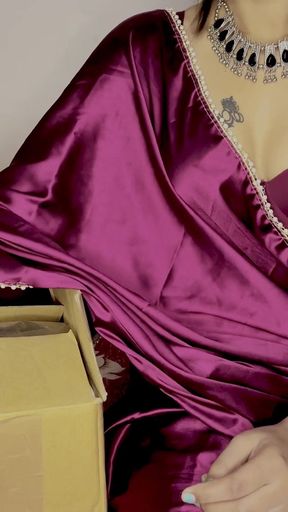 Hot Bhabhi Ke Saath Gift De Kar Fuck Full Desi Fuck Show with Romance