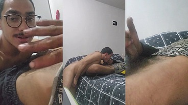 Vi um morador de rua gostoso e chamei ele pra minha casa. Deixei a rola dele limpinha de tanto chupar. - Completo