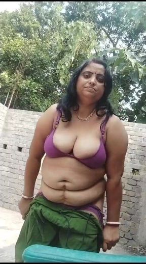 I'm Desi Bengali Housewife - Come and Enjoy Me