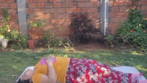 Podra la flaquita aguantar el peso de las dos chicas hipopótamos
