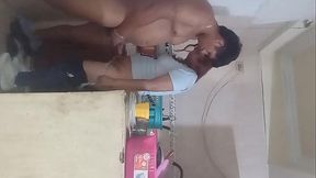 Nooo, le metio su verga a la chacha