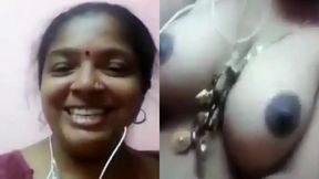 Mature boudi aunty sharp nipple gulo flash korar MMS video
