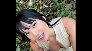 Asi&aacute_tica Gostosa foi Parada na Blitz e Fodeu Sem Camisinha com policial carioca no mato