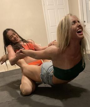 Aaliyah vs Honey Badger: Five Holds