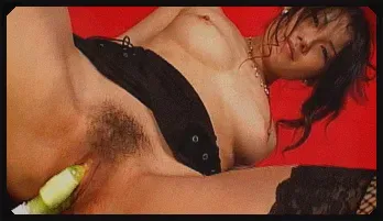 Yui Komine plays with her juicy pink slit