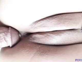 Sexo anal inesperado con el culo apretado de una MILF cachonda y culona: sorpresa, vas a recibir mi polla en el coño