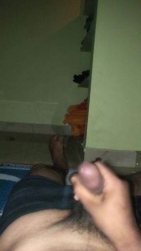 Desi ghaw ka chora land hila raha hai