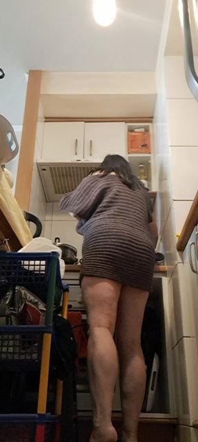 Mommy in the Kitchen Showing Her Ass